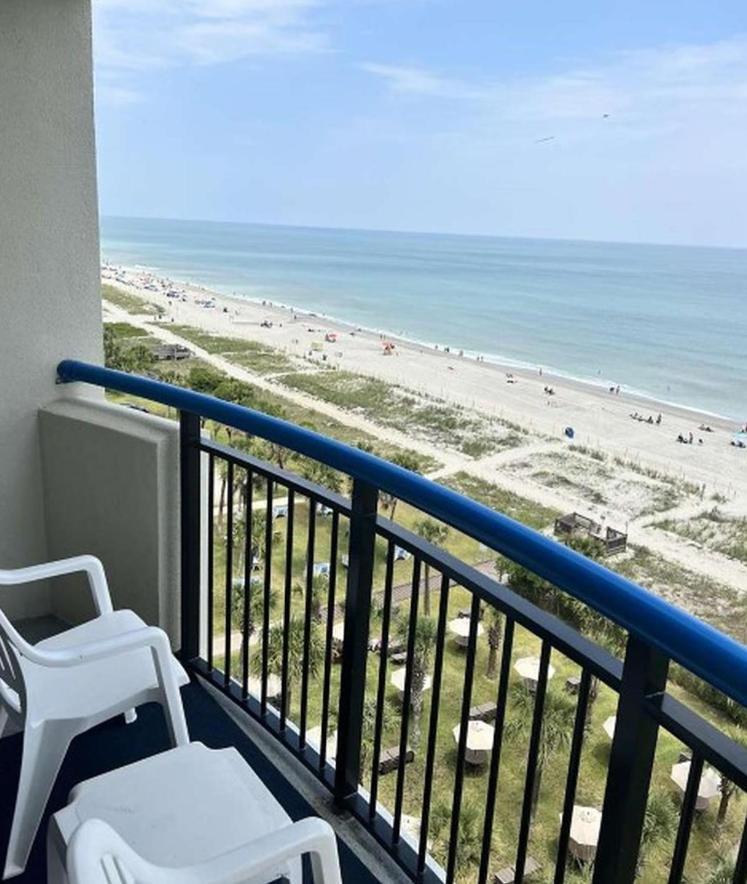 Holiday home Updated One Bedroom Condo- Boardwalk Unit 837 - Direct Oceanfront! Sleeps 8!