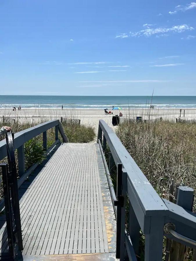 Beachfront, Spacious King With Access, Free Parking! Myrtle Beach