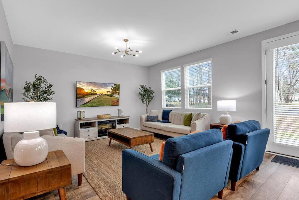 Fall 4br Getaway: Premier Golf, Shopping, Beach! Holiday home