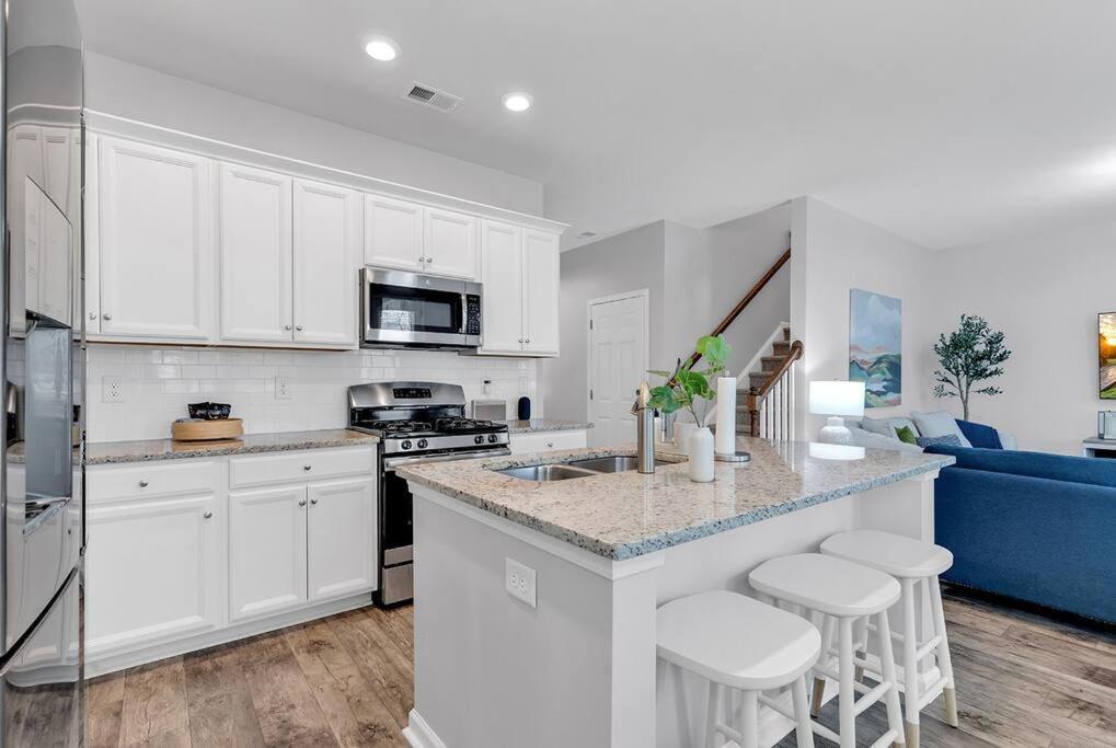 Fall 4br Getaway: Premier Golf, Shopping, Beach! *