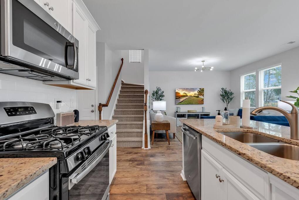 Fall 4br Getaway: Premier Golf, Shopping, Beach! *