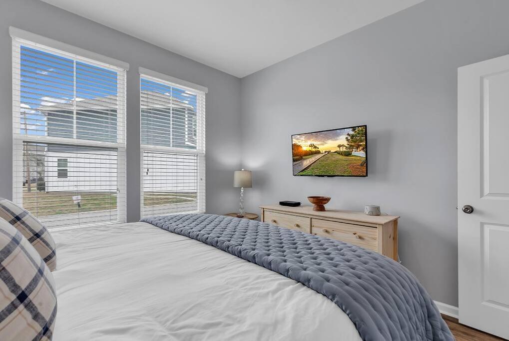 Fall 4br Getaway: Premier Golf, Shopping, Beach! Holiday home *