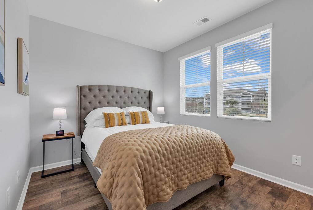 Fall 4br Getaway: Premier Golf, Shopping, Beach! *