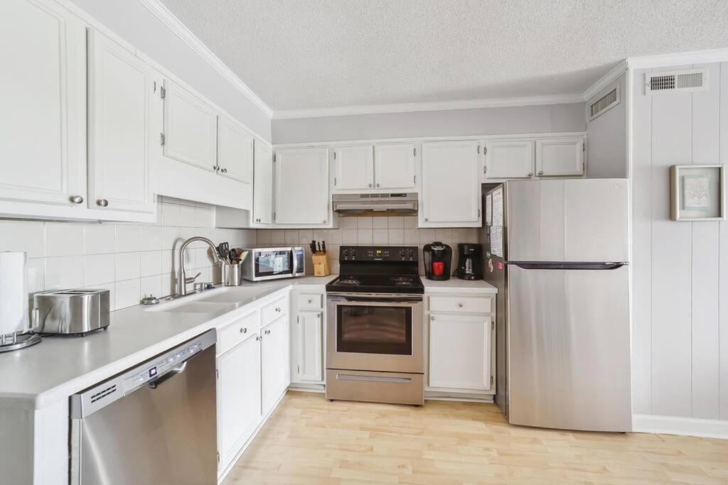Right Across Pool View Private Balcony By Zen Living Short Term Myrtle Beach
