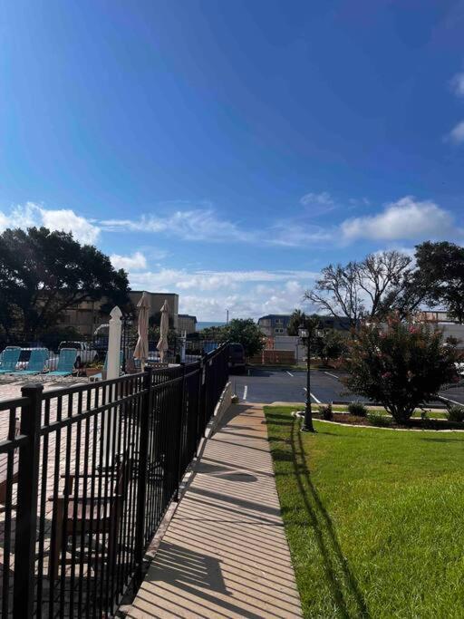 Shore Drive, Myrtle 2 Bd/2ba