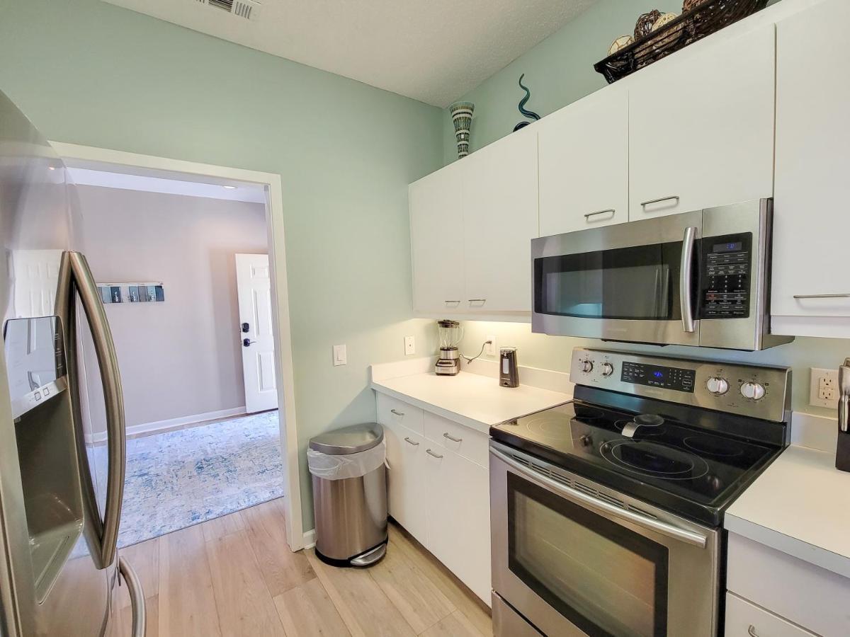 3h Canterbury Court