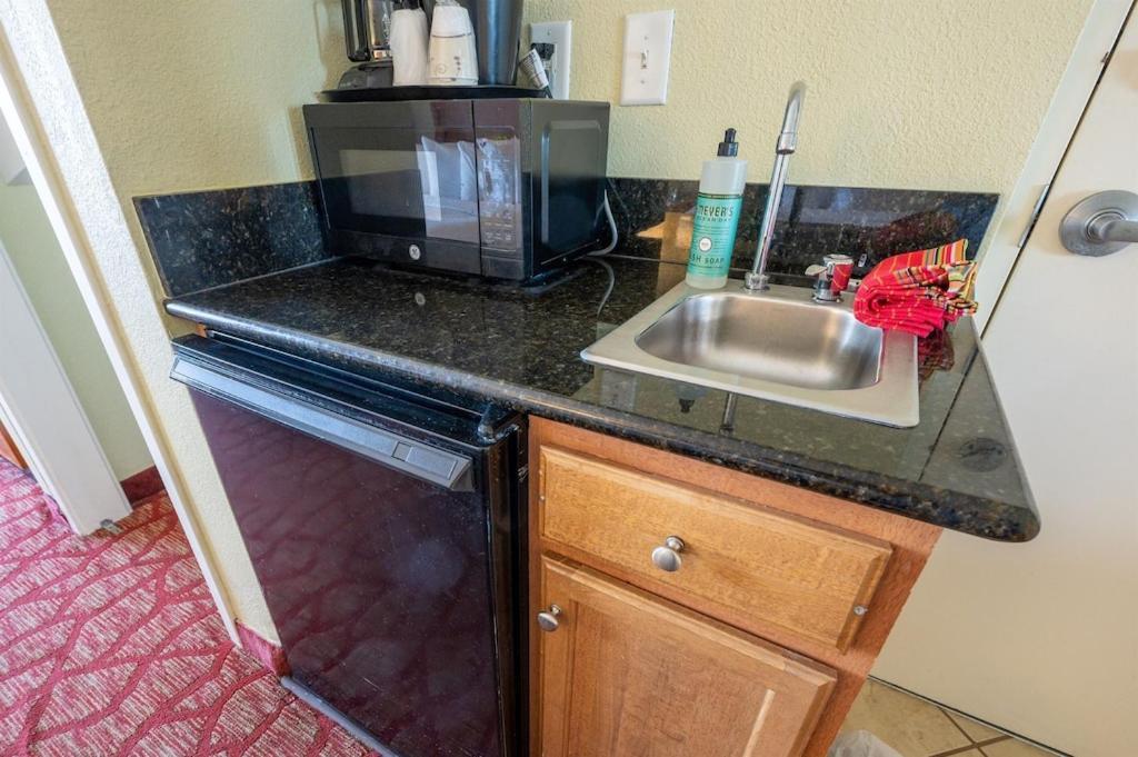 Oceanfront,heated Pools,boardwalk, Location,views! *