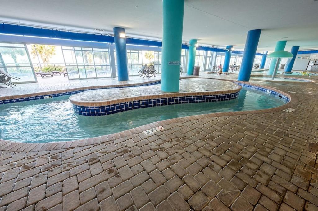 Oceanfront,heated Pools,boardwalk, Location,views! Apartment *