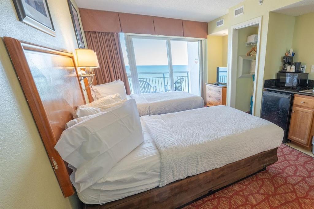 Apartment Oceanfront,heated Pools,boardwalk, Location,views! *