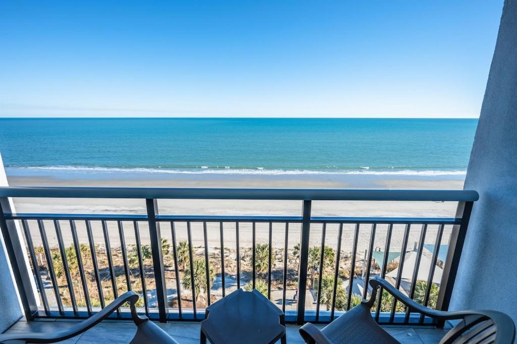 Apartment Oceanfront,heated Pools,boardwalk, Location,views!