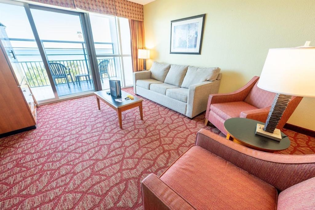Apartment New 1 Bedroom Ocean Front Views And Poolside Paradise *
