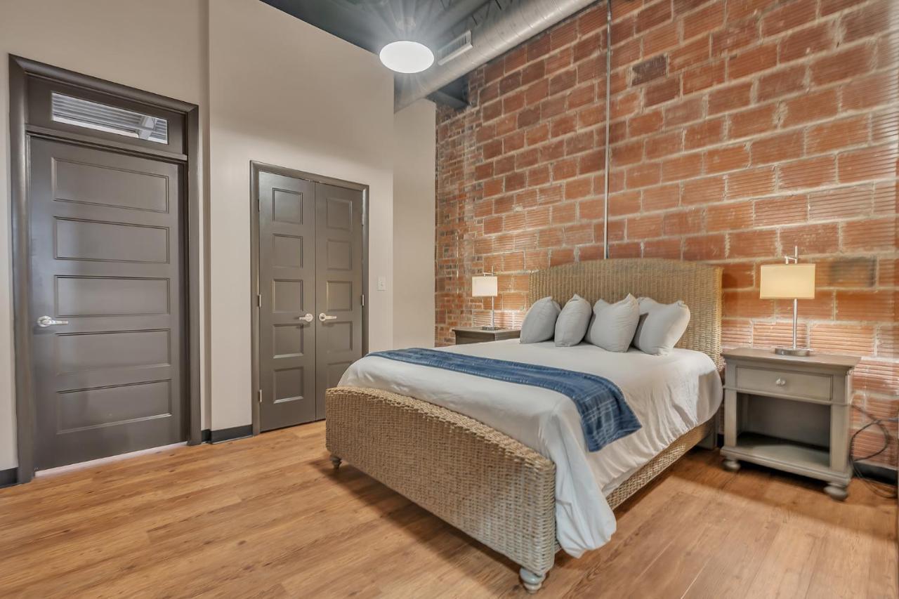 Apartment 2 Bedroom Loft @ Grand Brewery 205 *