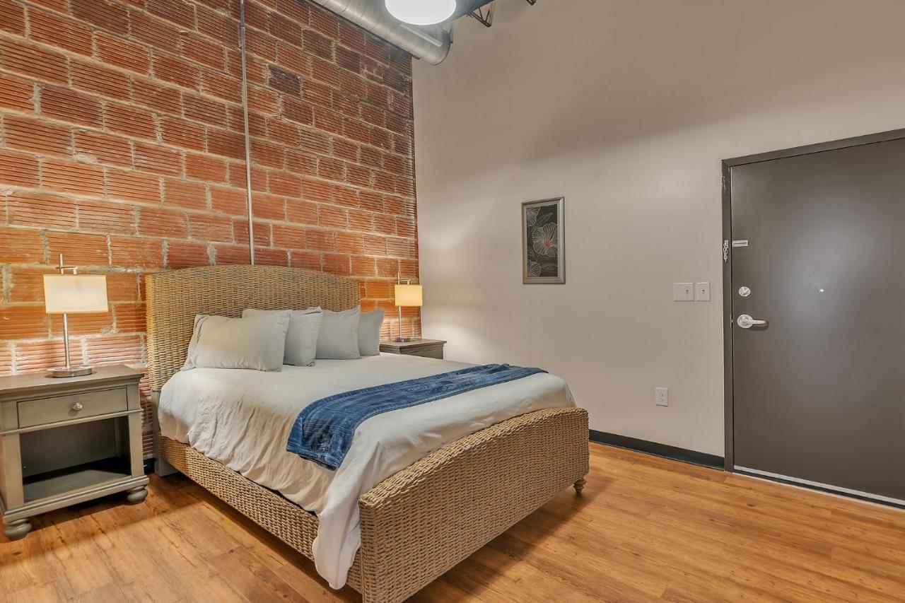 Apartment 2 Bedroom Loft @ Grand Brewery 205 *