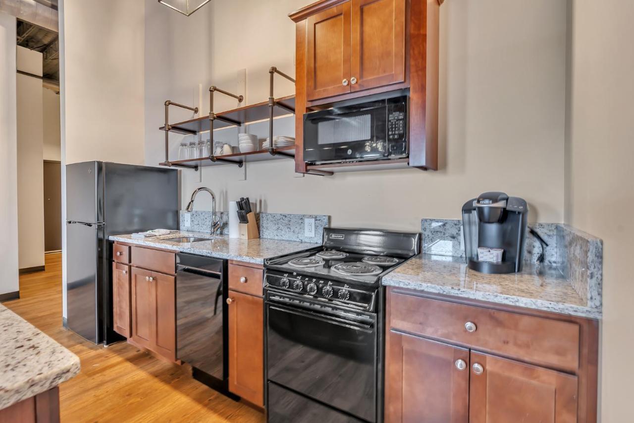 Apartment 2 Bedroom Loft @ Grand Brewery 205 *