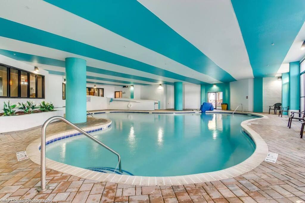 Immense With 1br Oceanview 402 Apartment
