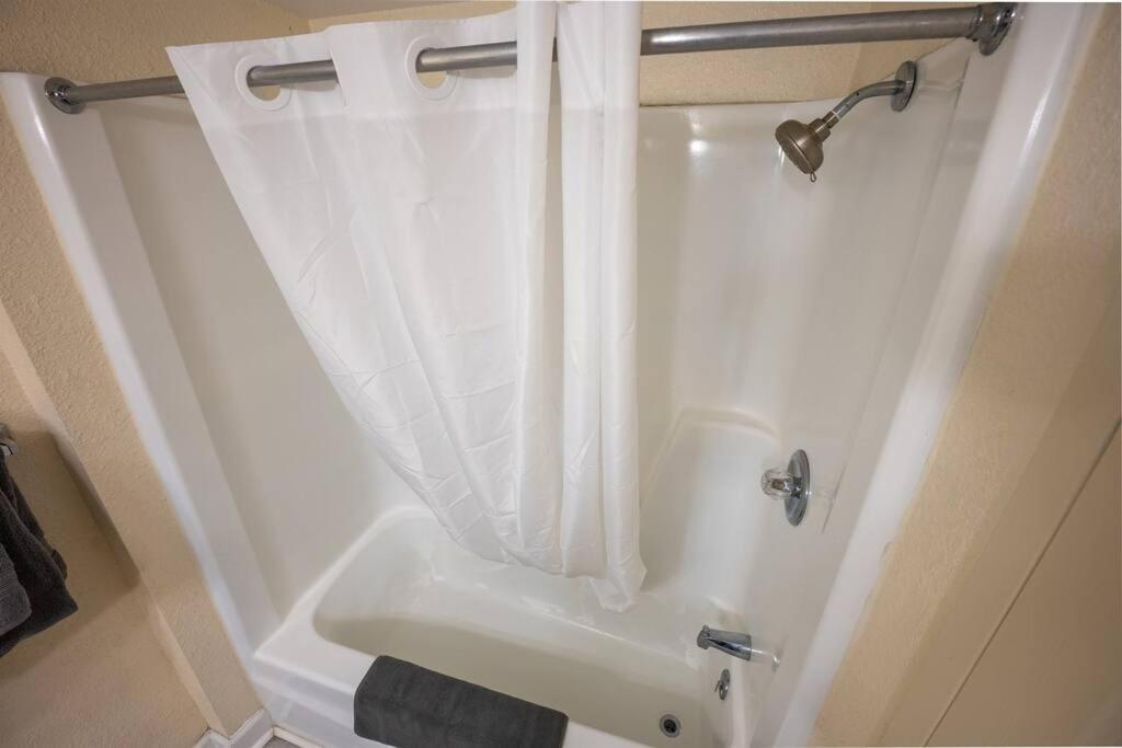 New Ocean Annie's Oceanview Heated Pools! Holiday home *