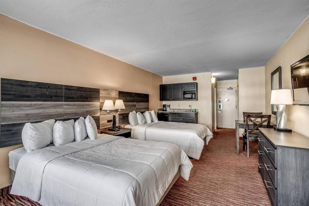 Remodeled Condo, Waterpark View At Landmark