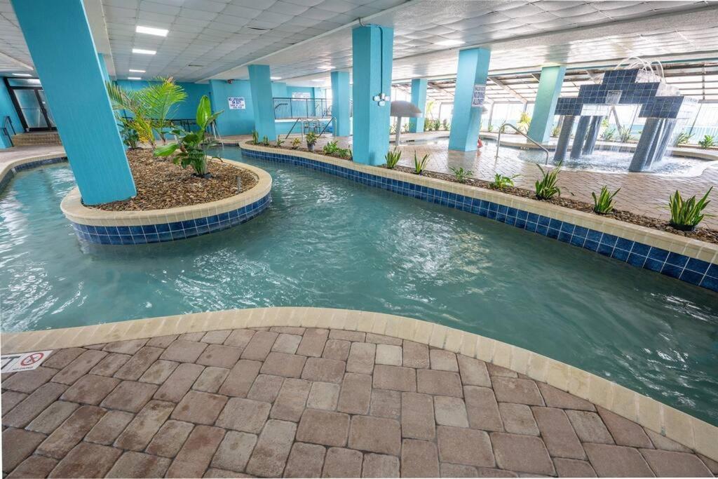 Remodeled Condo, Waterpark View At Landmark Holiday home *