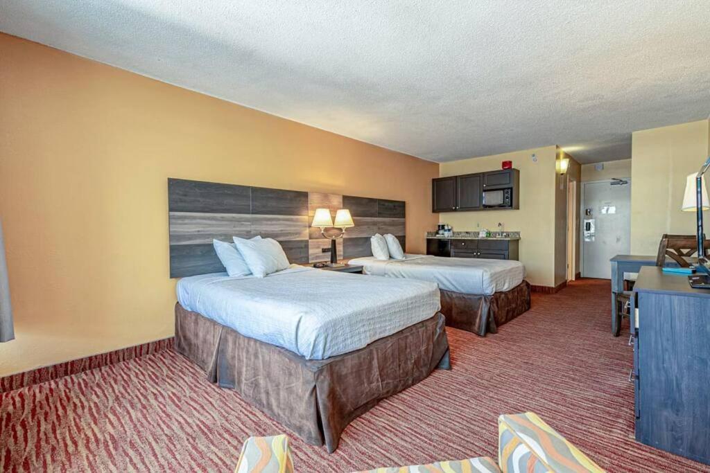 Remodeled Condo, Waterpark View At Landmark Holiday home