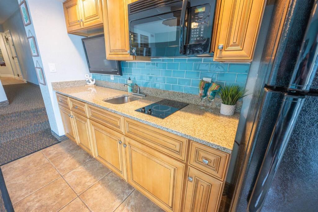 Newly Renovated Oceanfront Direct,incredible Pools Holiday home Myrtle Beach