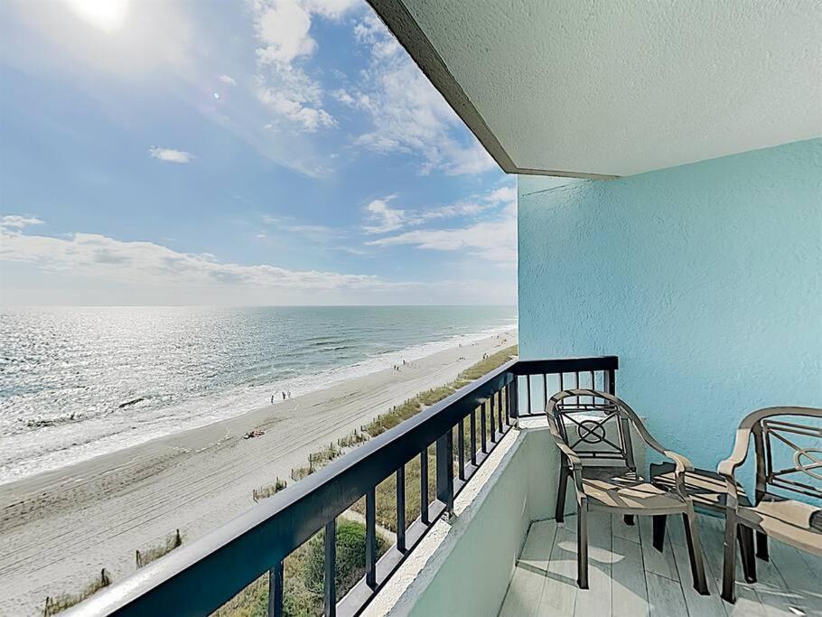 Newly Renovated, Oceanfront, Pools,fantastic View! Holiday home