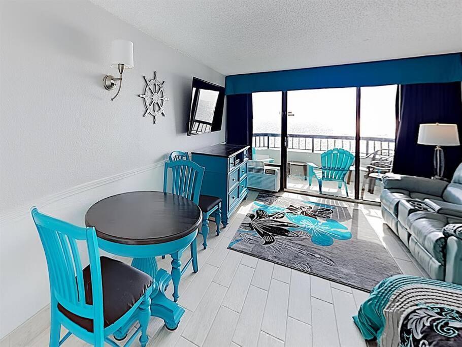 Newly Renovated, Oceanfront, Pools,fantastic View!