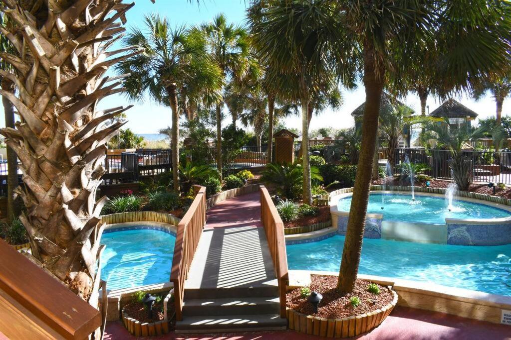 Newly Renovated Oceanfront Direct,incredible Pools Holiday home Myrtle Beach