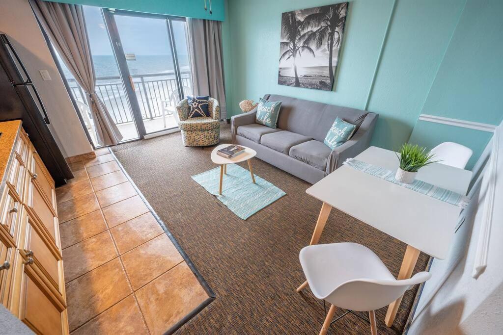 Holiday home Newly Renovated Oceanfront Direct,incredible Pools