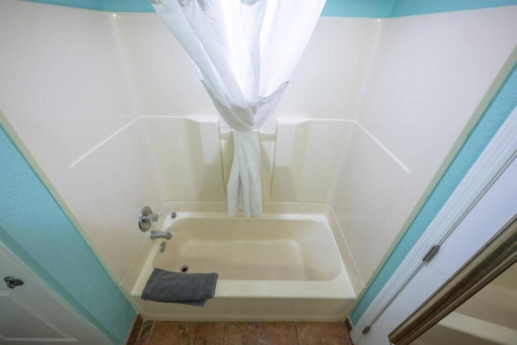Newly Renovated Oceanfront Direct,incredible Pools * Myrtle Beach