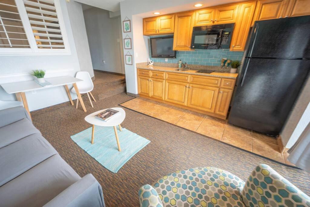 Newly Renovated Oceanfront Direct,incredible Pools Holiday home