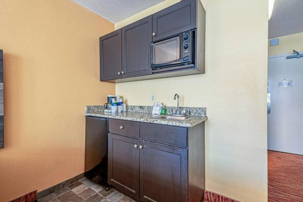 Holiday home Remodeled Condo, Waterpark View At Landmark