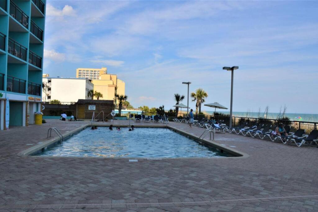 Remodeled Condo, Waterpark View At Landmark