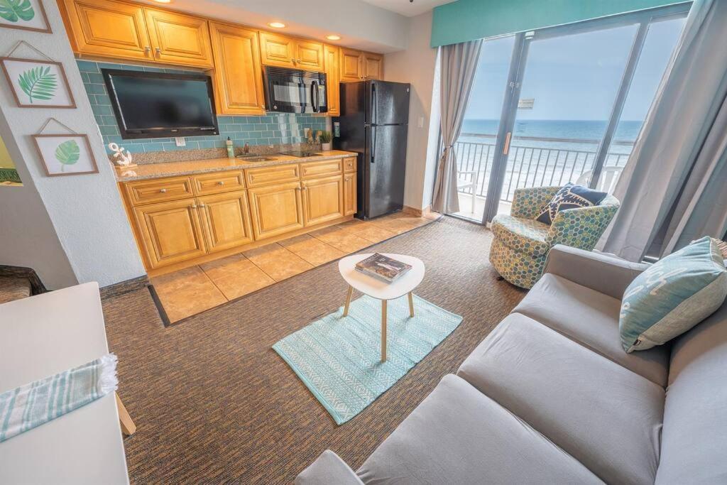 Newly Renovated Oceanfront Direct,incredible Pools *