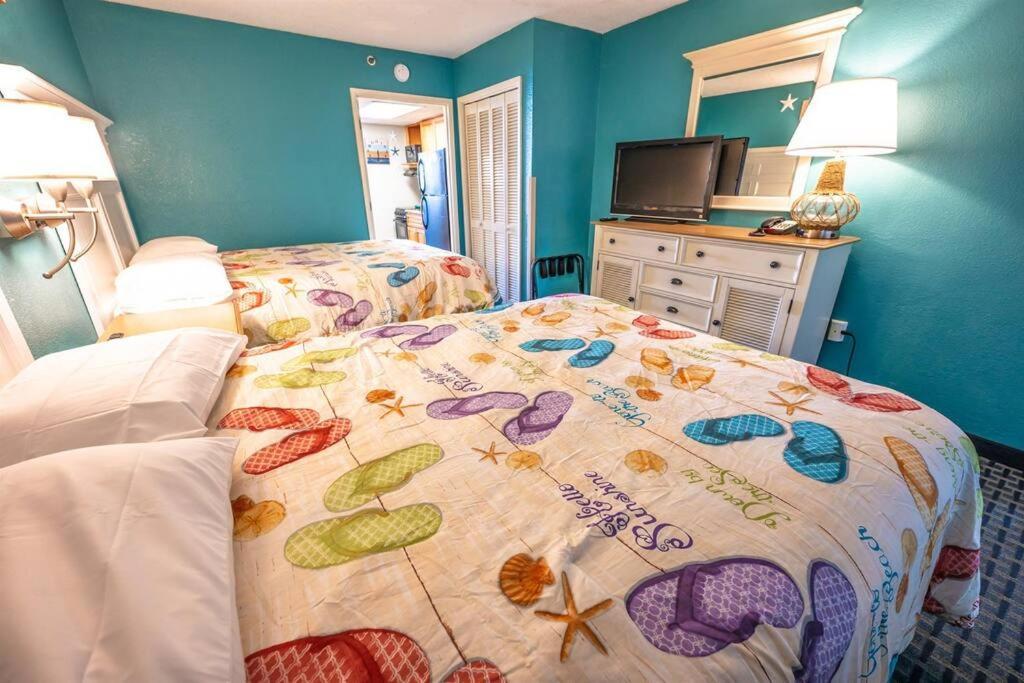 Holiday home Recently Renovated, Oceanfront View, Heated Pools!