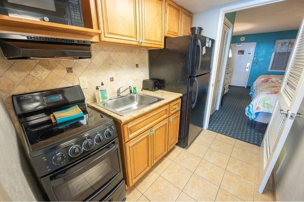 Recently Renovated, Oceanfront View, Heated Pools! *