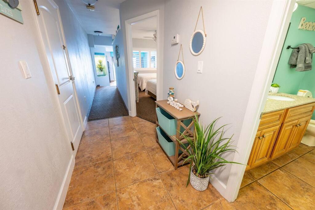 Newly Renovated Oceanfront Direct,incredible Pools Holiday home Myrtle Beach