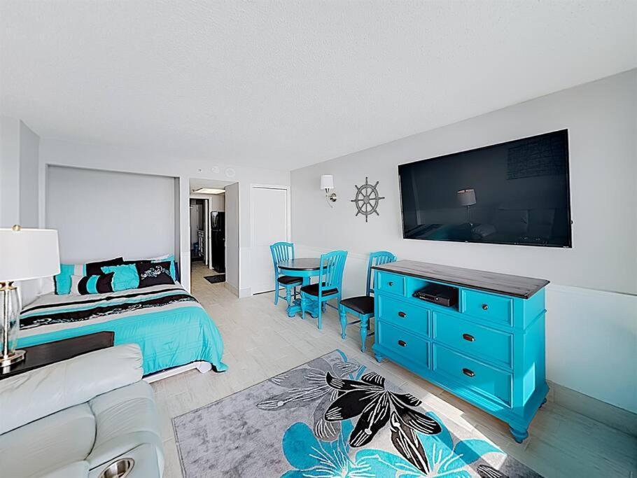 Holiday home Newly Renovated, Oceanfront, Pools,fantastic View! *