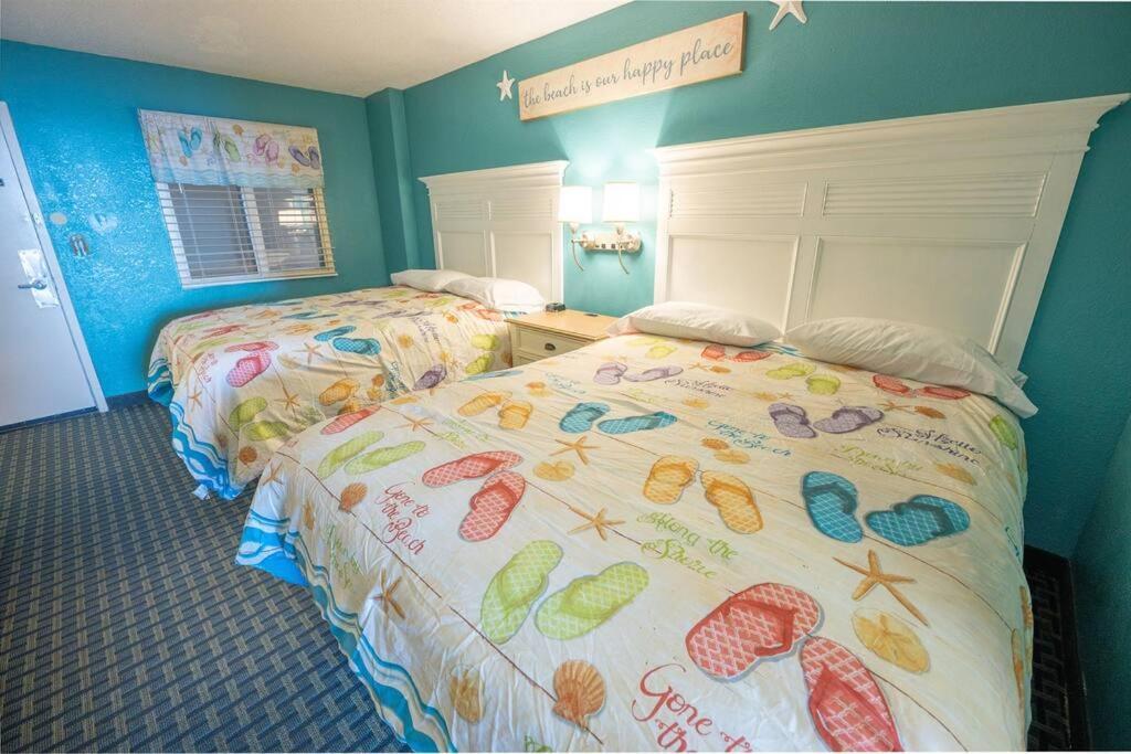 Holiday home Recently Renovated, Oceanfront View, Heated Pools!