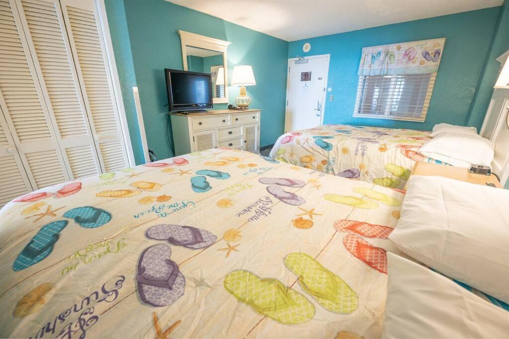 Holiday home Recently Renovated, Oceanfront View, Heated Pools! *