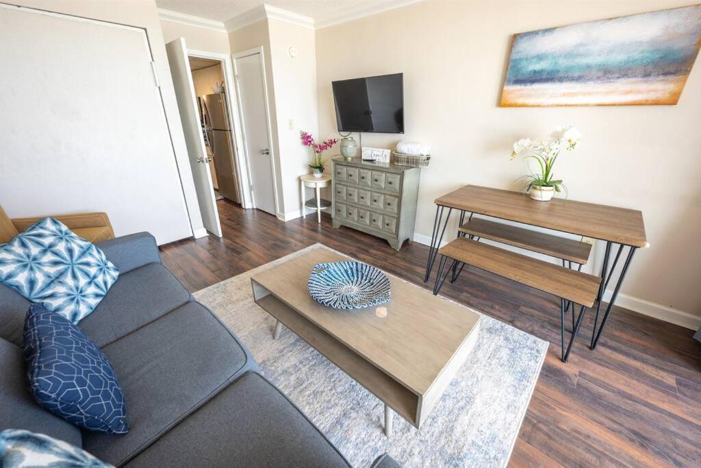 Oceanfront Remodeled With Pools, Coral Holiday home Myrtle Beach