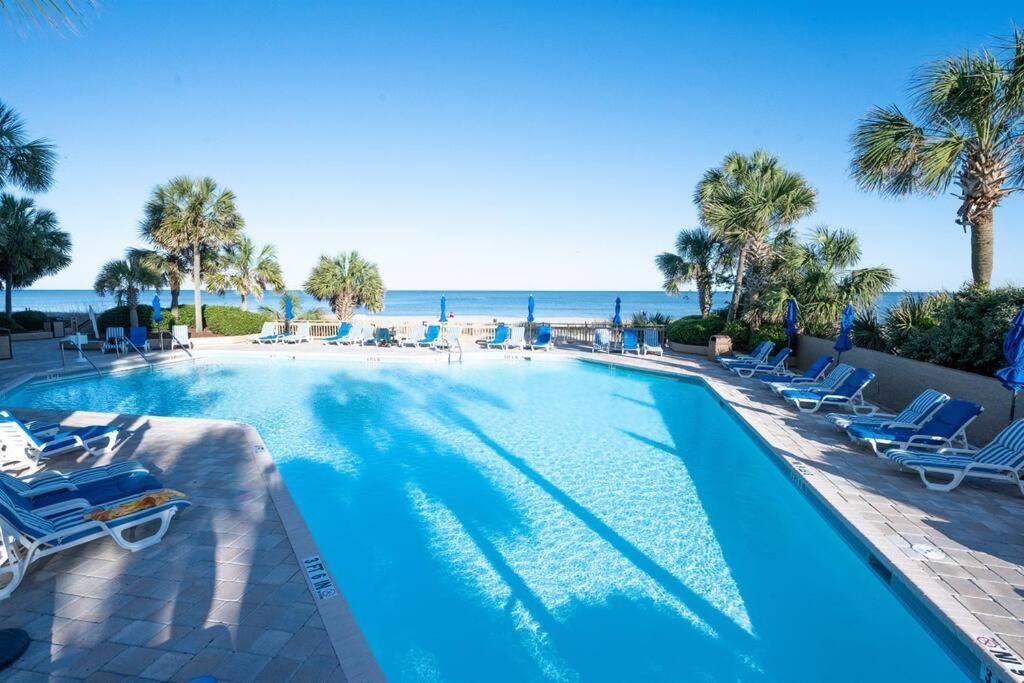 Oceanfront Remodeled With Pools, Coral Holiday home *