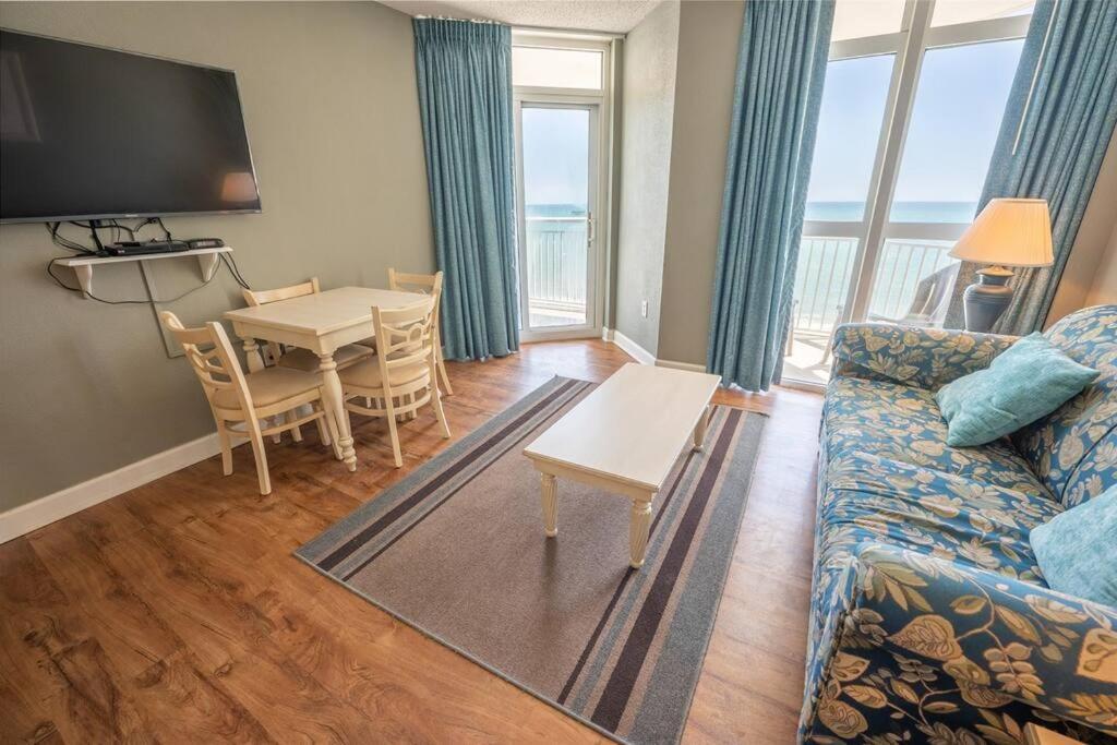 Holiday home Baywatch Renovated, Unobstructed Oceanfront Views!