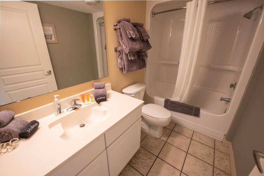 Baywatch Renovated, Unobstructed Oceanfront Views! Holiday home
