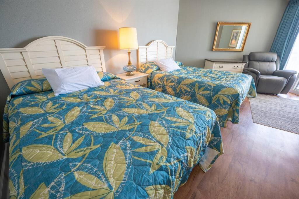 Baywatch Renovated, Unobstructed Oceanfront Views! Holiday home