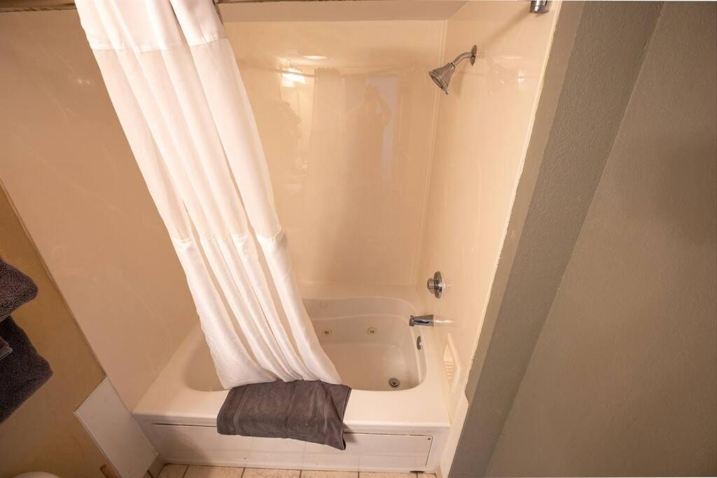 Baywatch Renovated, Unobstructed Oceanfront Views!