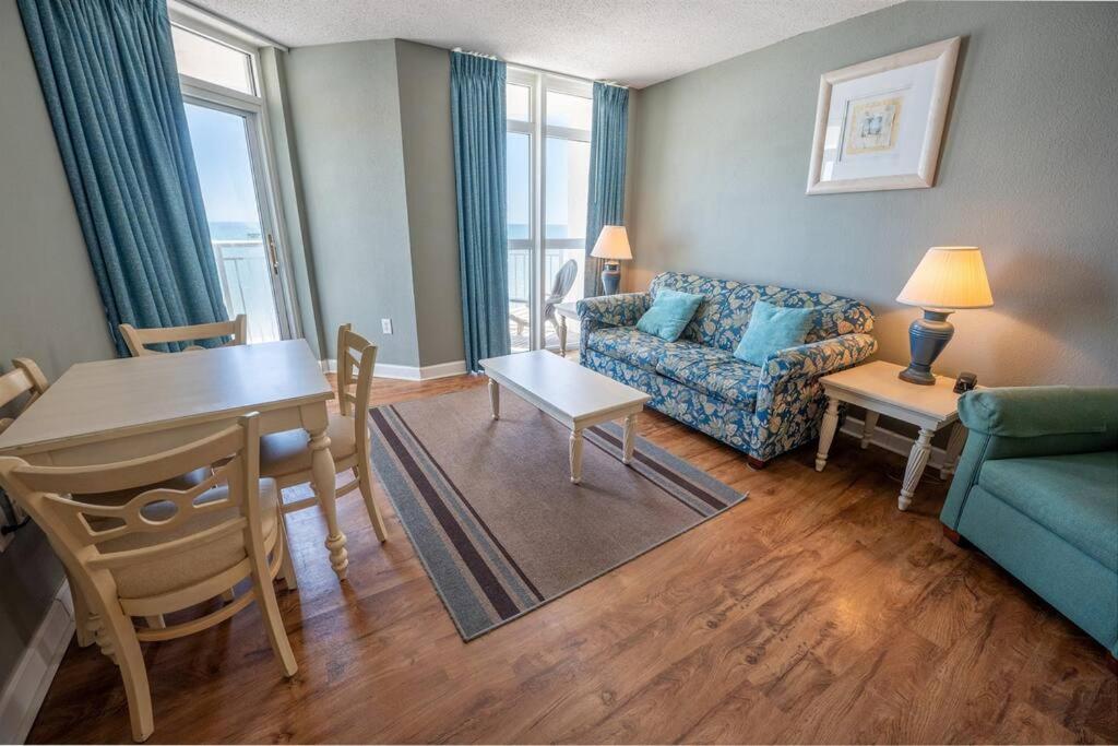Baywatch Renovated, Unobstructed Oceanfront Views! Holiday home Myrtle Beach