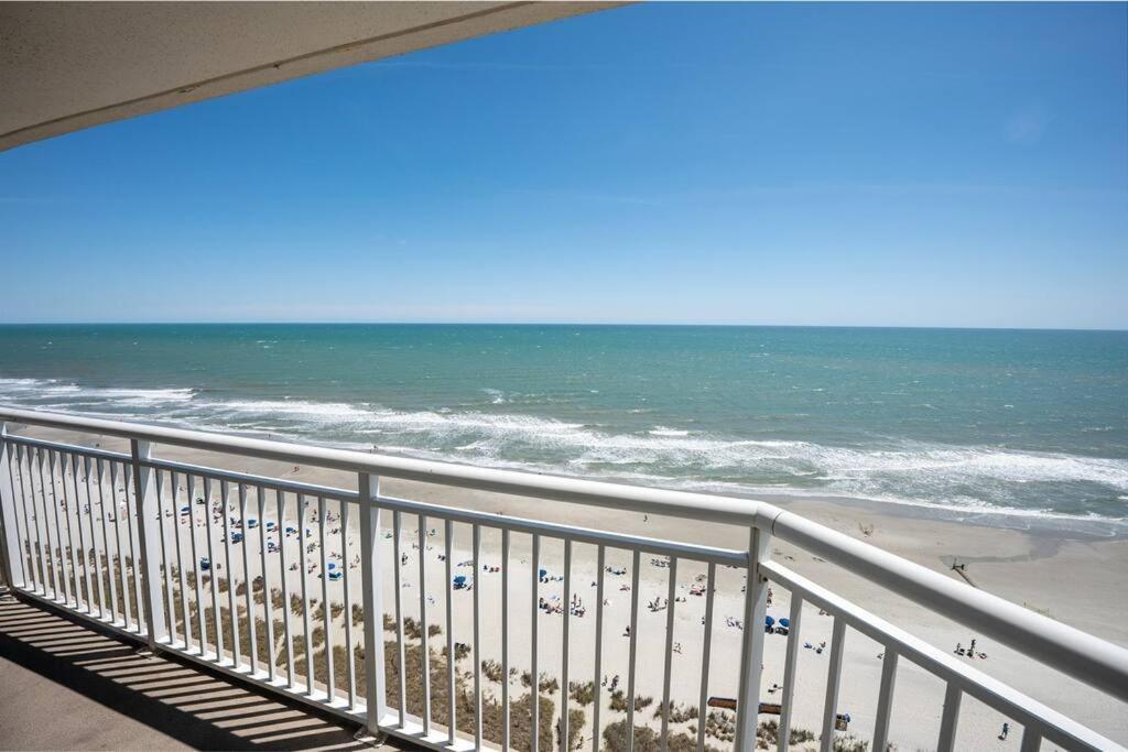 Baywatch Renovated, Unobstructed Oceanfront Views! Holiday home *