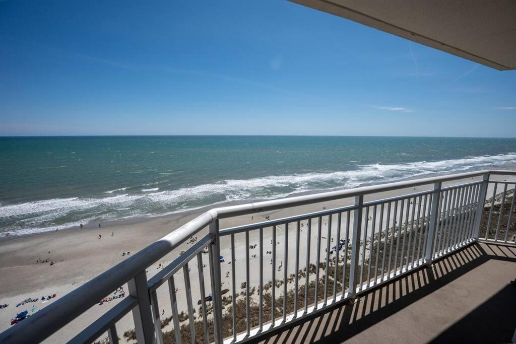 Baywatch Renovated, Unobstructed Oceanfront Views! Holiday home *
