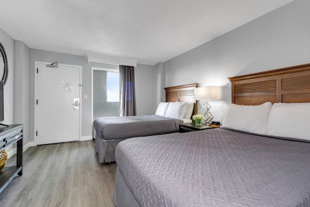 Seaside Oasis Oceanfront With Balcony 1124 *