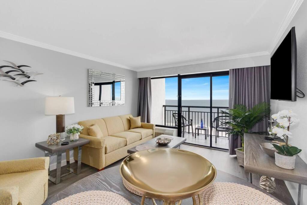 Seaside Oasis Oceanfront With Balcony 1124